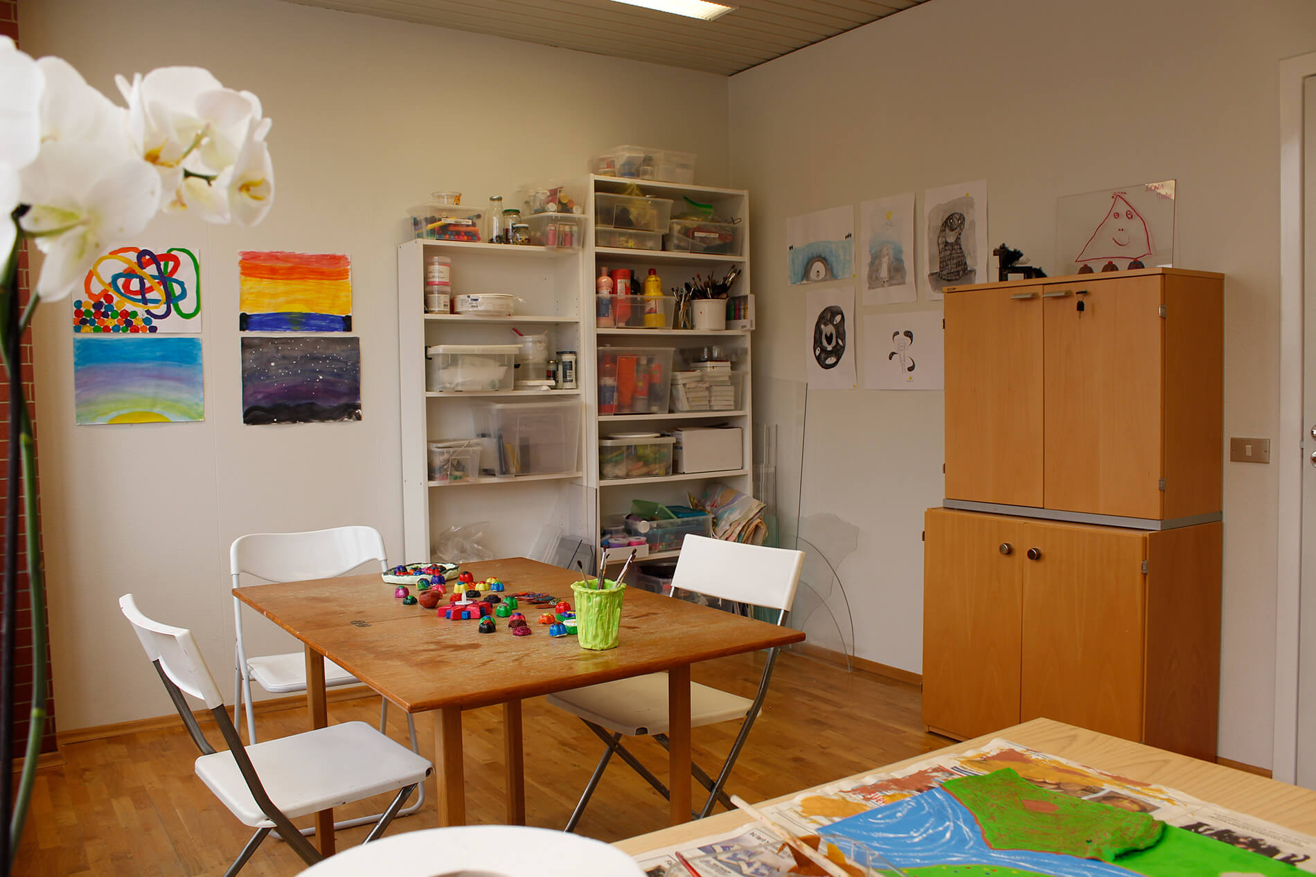 Quiet and safe space for art therapy